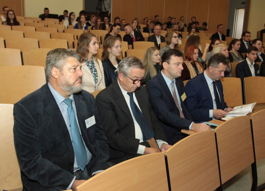 Międzynarodowa konferencja na Uniwersytecie w Radomiu. Prezentują się studenci z czterech krajów