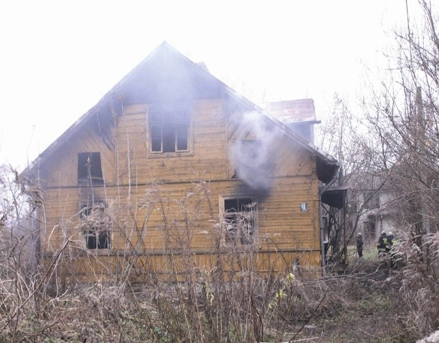 Akcja gaśnicza rozpoczęła się po godzinie 17 w środę. Trwała całą noc. Jeszcze w czwartek ok. godz. 9 strażacy dogaszali drewniany dom.