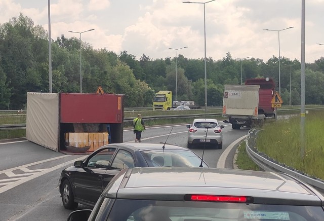 Wypadek w Katowicach na zjeździe na aytostradę A4