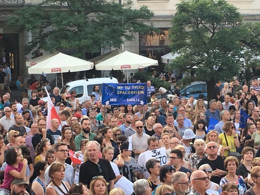 Kraków. Wielki protest na Rynku Głównym w obronie sądów