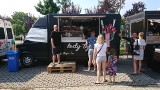 Food Trucki czekają na wszystkich przy Centrum Kultury w Jędrzejowie. Można zjeść coś pysznego!