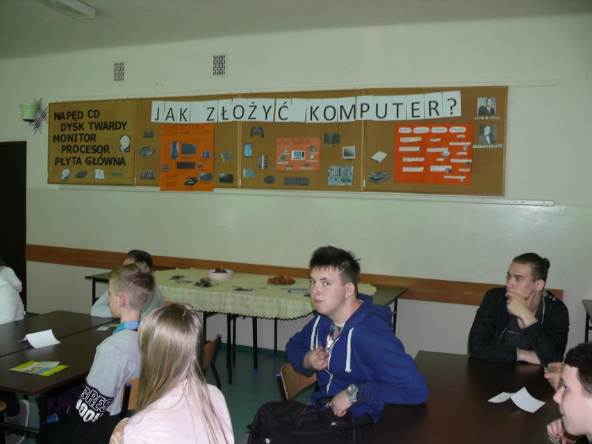 Radomska Akademia Uczniowska została zorganizowana w XIII Liceum Ogólnokształcącym imienia Noblistów Polskich