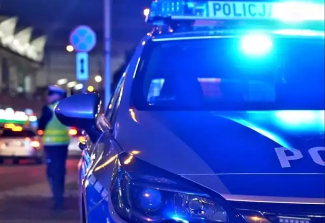 Wieczorem 30.12.2022 ulicami Tarnowa policja ścigała kierowcę saaba, który nie zatrzymał się do kontroli