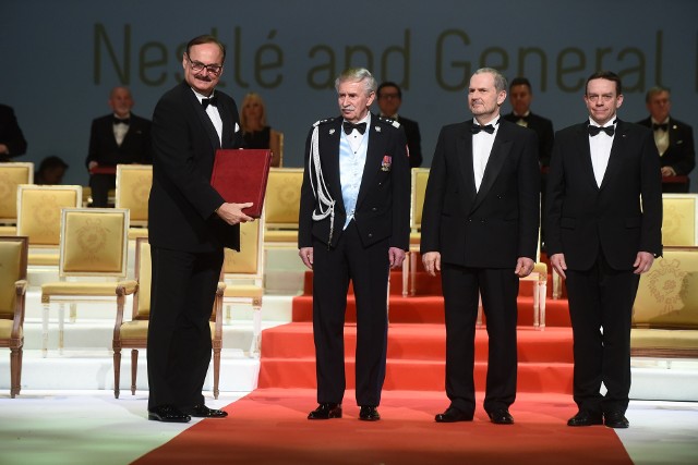 Na zdjęciu od lewej: prezes "Płatków" Wojciech Sobieszak, generał Leon Komornicki, członek Rady Organizatorów BCC, Zbigniew Żurek, wiceprezes BCC oraz kanclerz Loży Toruńskiej Zbigniew Wyszogrodzki.