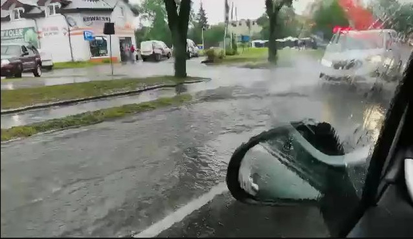 Ulewa we Władysławowie - 16.08. 2019. Ulice zamieniły się w...