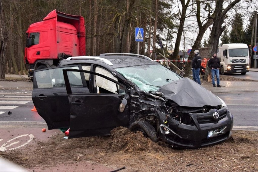 Do wypadku doszło około godz. 13.00 w Pakości na ul....