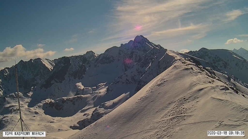 Tatry. W górach pusto i niebezpiecznie. Jest drugi stopień zagrożenia lawinowego