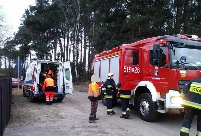 Nowy Tomyśl: Karetki grzęzną w błocie. Doszło do tragedii...