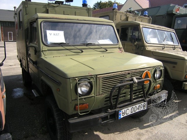 Samochód sanitarny 4-noszowy TARPAN IVECO (bez wyposażenia)Ilość:1NR fabryczny:325Rok produkcji:1991Cena:4 500