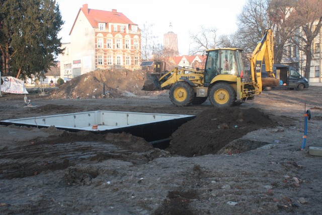 Trwają prace w parku w centrum Gubina.