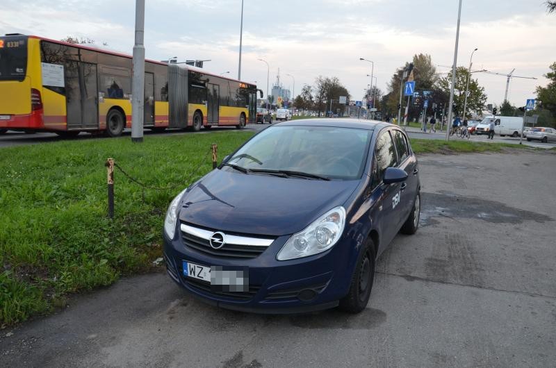 Wrocław: Wypadek na al. Karkonoskiej. Trzy osoby ranne (ZDJĘCIA)