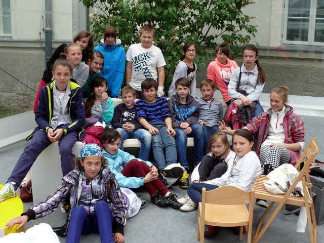 Uczniowie z Przysuchy zwiedzili królewskie Łazienki w Warszawie.