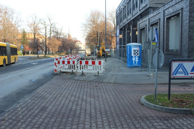 Powstaje nowy przystanek autobusowy przy ul. Wrocławskiej w Bytomiu. Modernizowane są także inne tego typu miejsca w mieście. Zobacz kolejne zdjęcia/plansze. Przesuwaj zdjęcia w prawo - naciśnij strzałkę lub przycisk NASTĘPNE >>>