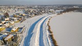 Zima na budowie obwodnicy Oświęcimia do drogi ekspresowej S1. Nowa ważna droga w zimowej scenerii. Zdjęcia i film z drona