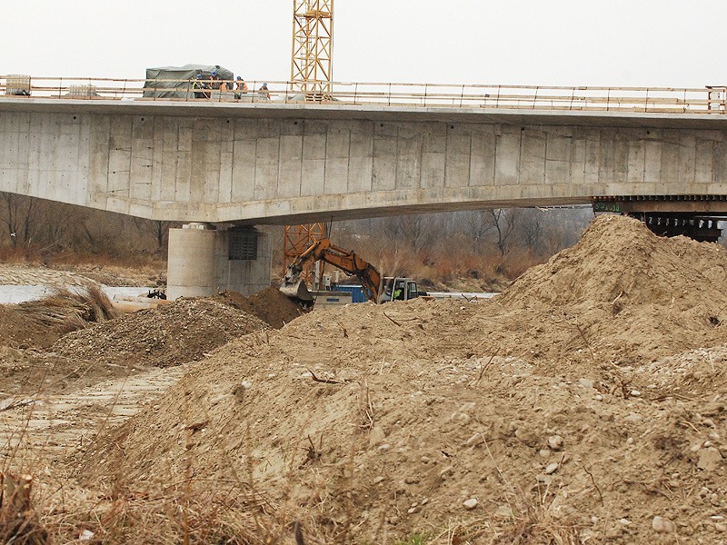 Nowy Sącz. Na ul. Tarnowskiej powstaje nowy most [ZDJĘCIA]