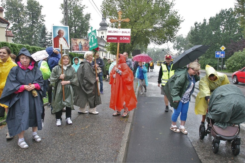 Wyruszyła 25. Piesza Pielgrzymka Diecezji Bielsko-Żywieckiej na Jasną Górę 2016 [ZDJĘCIA]