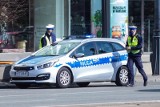 Bydgoszczanin próbował wręczyć policjantom 500 złotych łapówki. Grozi mu 8 lat więzienia