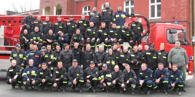 Nowosolscy strażacy zawodowcy i ochotnicy po jednym ze szkoleń. Zawsze gotowi nam pomóc. Doceńmy najlepszych!