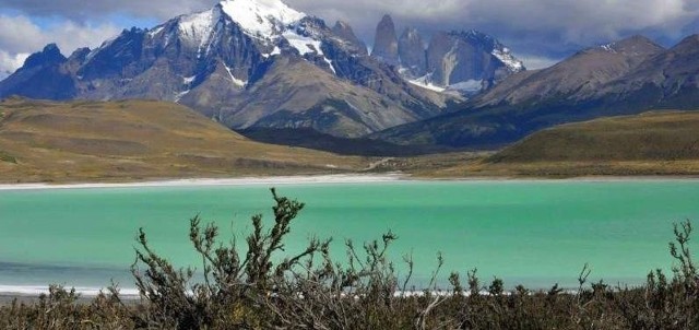 Turkusowe jezioro w chilijskiej części Patagonii