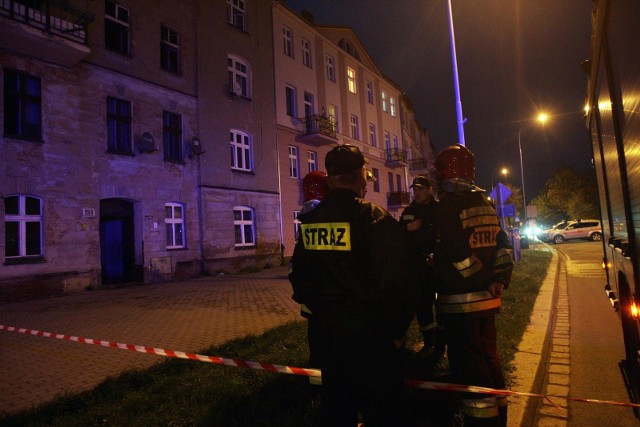 Pożar w kamienicy przy ulicy Wąskiej, bocznej Pomorskiej we Wrocławiu. Część mieszkańców ewakuowano. Zdjęcie ilustracyjne