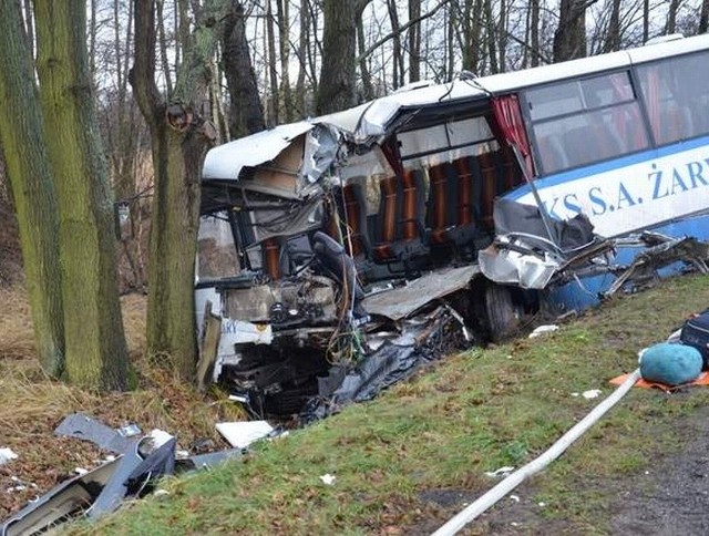 W czwartek rano, na drodze krajowej nr 27 na wysokości Świdnicy doszło do wypadku. Zderzyła się cysterna z autobusem