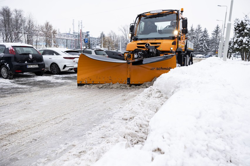 Wielofunkcyjny pojazd Unimog pomaga w walce z zimą