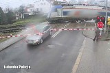 Samochód wjechał między szlabany na przejeździe kolejowym w Świebodzinie. Było o krok od tragedii! Wszystko nagrały kamery