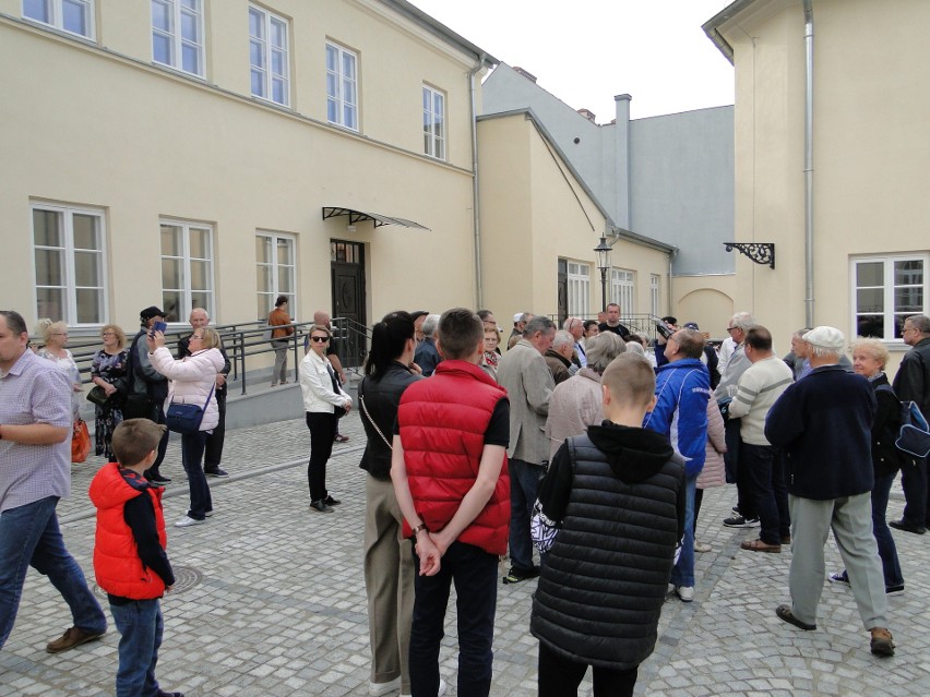 Radomianie w sobotę oglądali odrestaurowany ratusz....