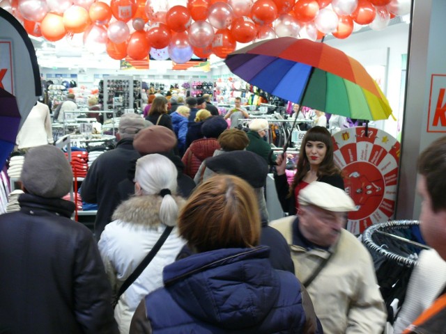 Tłumy klientów napłynęły na otwarcie Galerii Handlowej VIVO!, ilość zachwyciła właścicieli dziesiątków sklepów.