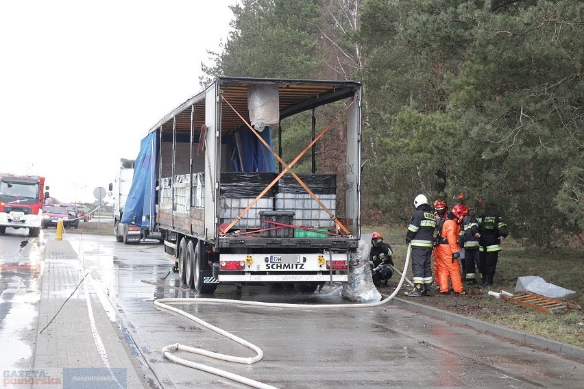 Pożar naczepy z chemikaliami niedaleko Lipna