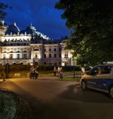 Kraków. Noc Muzeów okiem strażnika: Seks na Plantach i ranny wąż