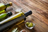 Jak wybrać najlepszą oliwę z oliwek? Co znaczy oliwa extra virgin, a czym jest oliwa light? Sprawdź, które rodzaje oliwy są najzdrowsze
