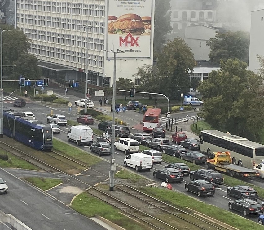 Pożar przy konsulacie Niemiec we Wrocławiu. Zarządzono ewakuację [ZDJĘCIA]