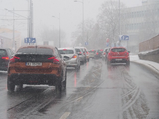 Wróciła zima. Ostrzeżenie meteorologiczne przed oblodzeniem.