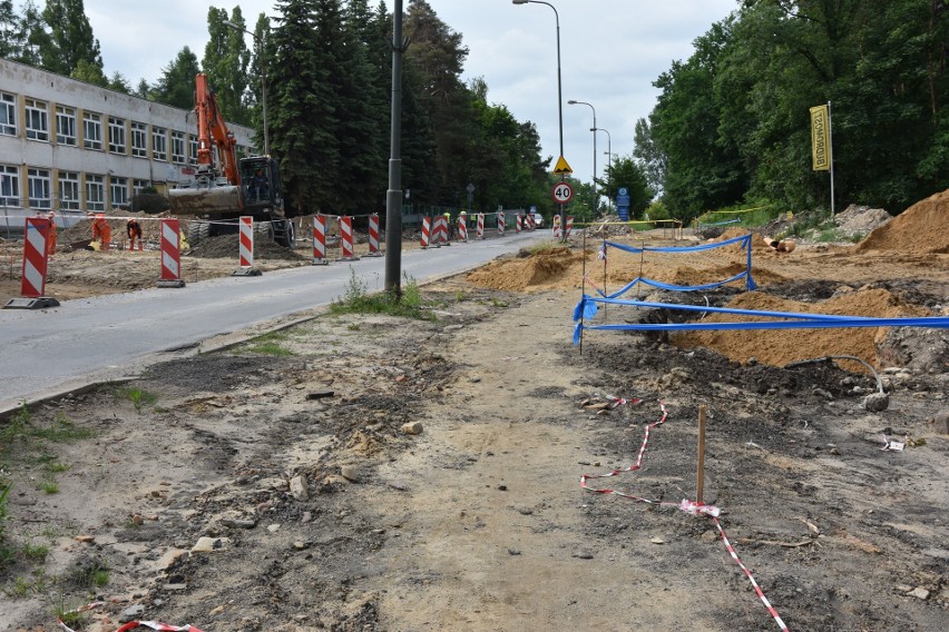 Utrudnienia w ruchu na ulicy Radomskiej w Starachowicah potrwają o kilka tygodni dłużej