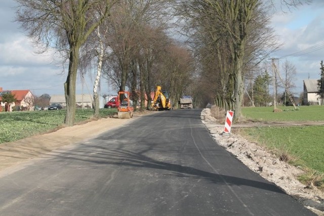 Powiat golubsko-dobrzyński przebudowuje drogę powiatową na odcinku Szafarnia – Płonne. Prace potrwają do końca czerwca