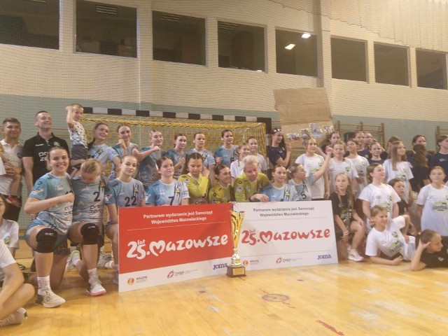 Piłkarki ręczne APR -u Radom zdobyły Puchar Polski na szczeblu Mazowsza.