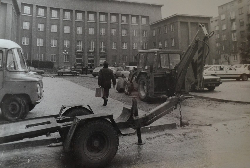 Parking przed Urzędem Miasta