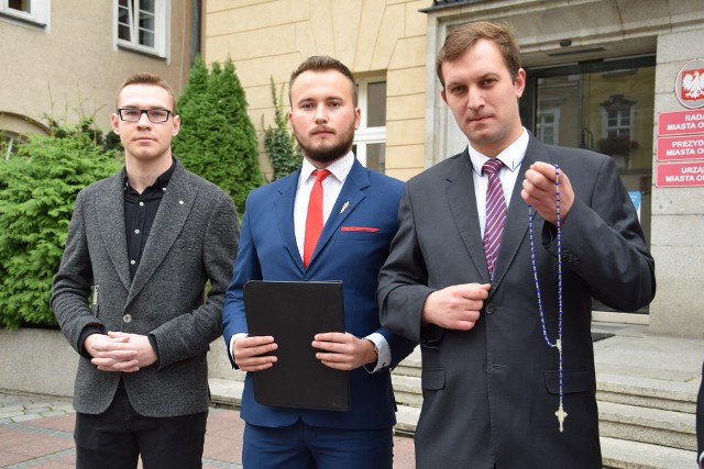 Działacze Młodzieży Wszechpolskiej zapowiadają, że będą się modlić za uczestnik&oacute;w Marszu R&oacute;wności, zwłaszcza za osoby LGBT.