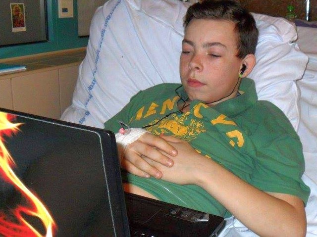 15-letni świecianin Dominik Kowalski cierpi na ciężką odmianę białaczki. Obecnie walczy w szpitalu.