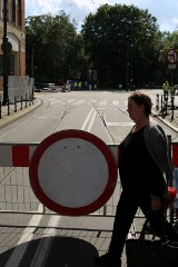 Kolejne duże zmiany w centrum Krakowa. Drogowcy ustawili bariery m.in. na ulicy Długiej