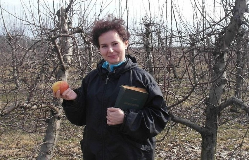 Barbara Mazurkiewicz - Białęcka z gminy Sienno z tytułem Kobiety Przedsiębiorczej 2018 w powiecie. Promuje jabłka od rolnika i eko-żywność