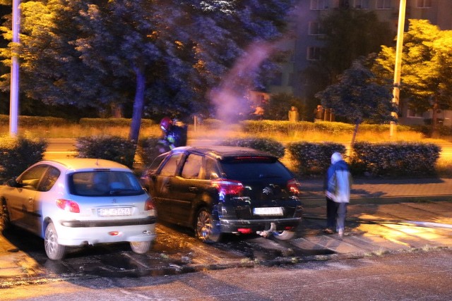 Na parkingu przy ul. Zawadzkiego Zośki w Zielonej Górze doszło do pożaru aut.