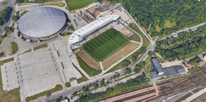 Widok z góry. Stadiony Fortuna 1 Ligi z satelity w ujęciu 3D [GALERIA]