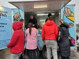 Kwietniowy Zlot Food Trucków w Białymstoku. Deszcz nie zniechęcił wielbicieli ulicznego jedzenia