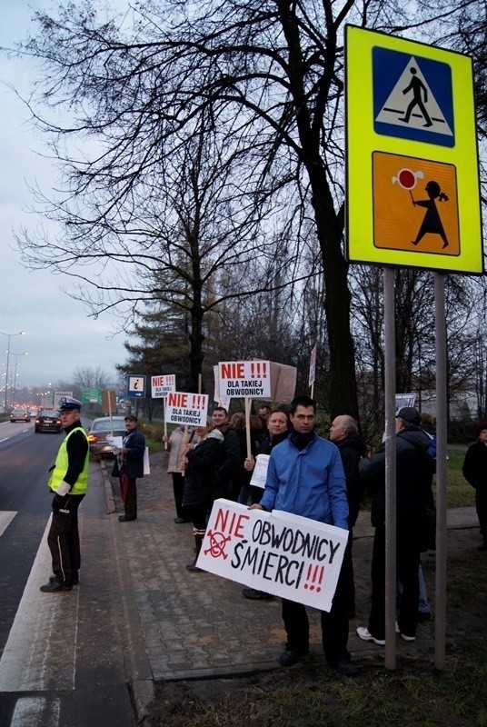 Protest przeciwko planowanej obwodnicy Olkusza.