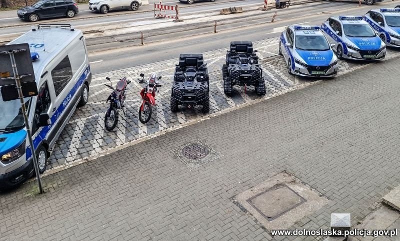 Flota dolnośląskiej Policji powiększyła się o 11 nowych...