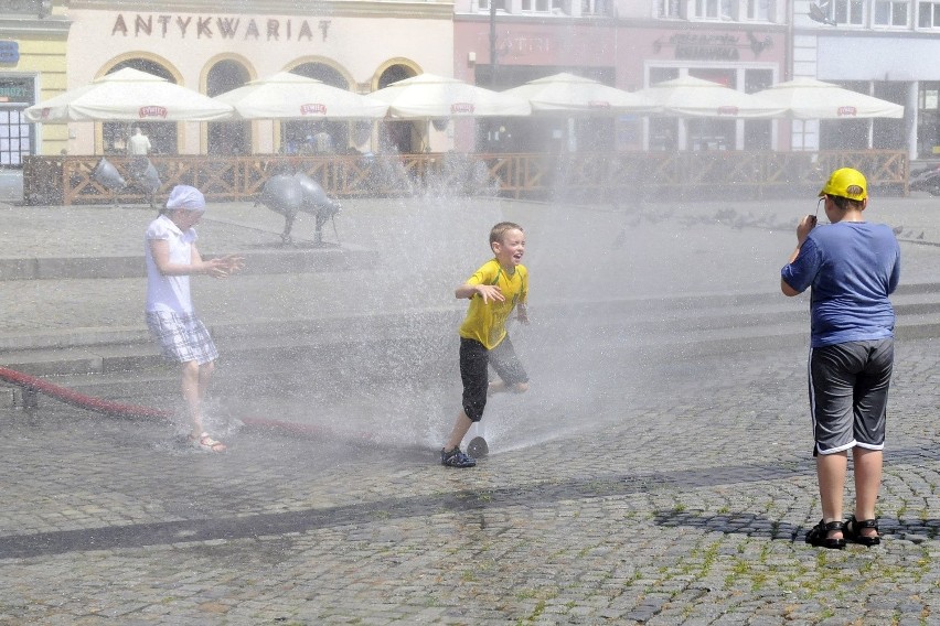 Bydgoszcz. Kurtyna wodna na Starym Rynku