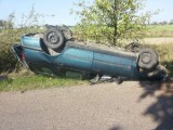 Kierowca pijany i bez prawa jazdy. Renault dachowało pod Wąbrzeźnem! [zdjęcia]