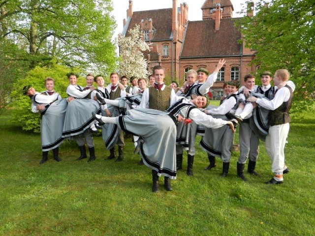 Zespół folklorystyczny Luste z Łotwy wystąpi poza konkursem. Zagra pierwszego dnia festiwalu na Placu Teatralnym.